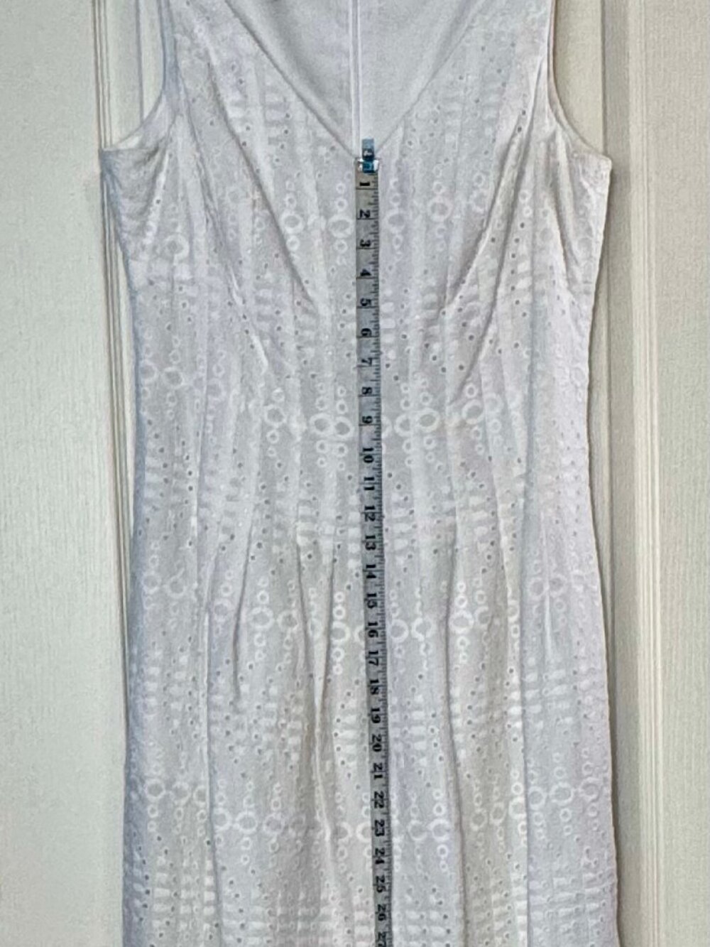 Jones Wear White Eyelet Sleeveless V-Neck Dress Size 14 - Picture 9 of 10